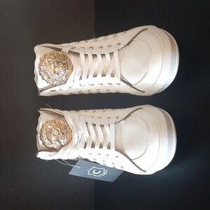 White high top men sneakers